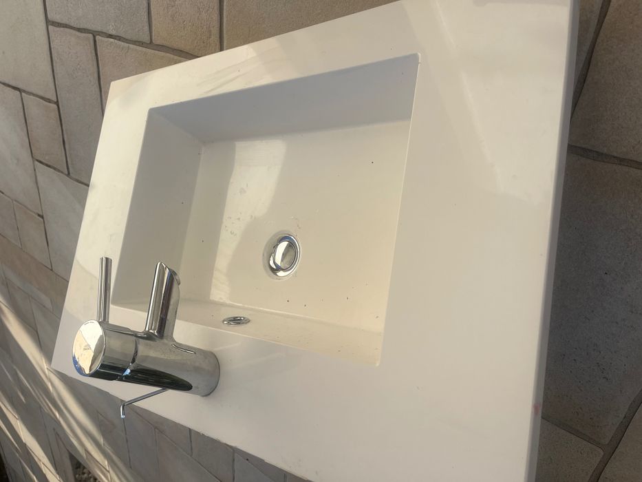 Labatorio com torneia Grohe incluida