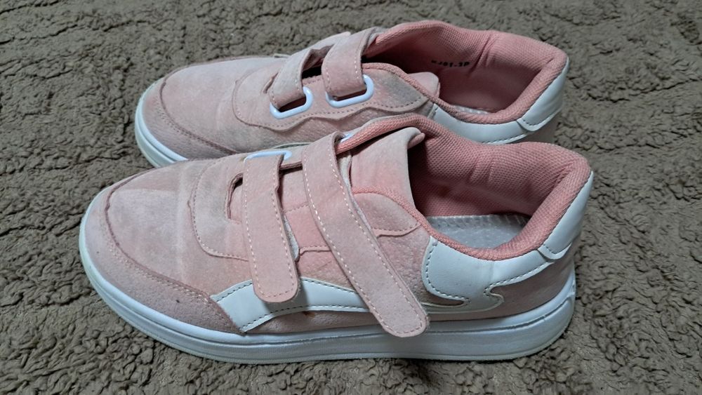 Дитячі кросівки 35 розміру