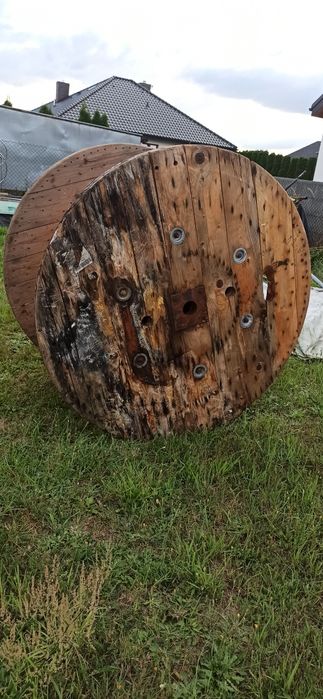 Szpula po kablu na stół do ogrodu