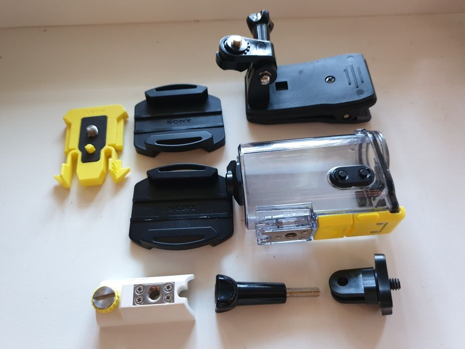 Екшн-камера Sony HDR-AS100V + комплект аксесуарів
