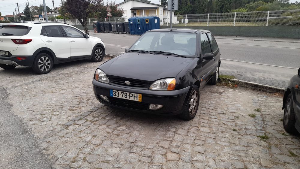 Carro  Ford fiesta ano  2000