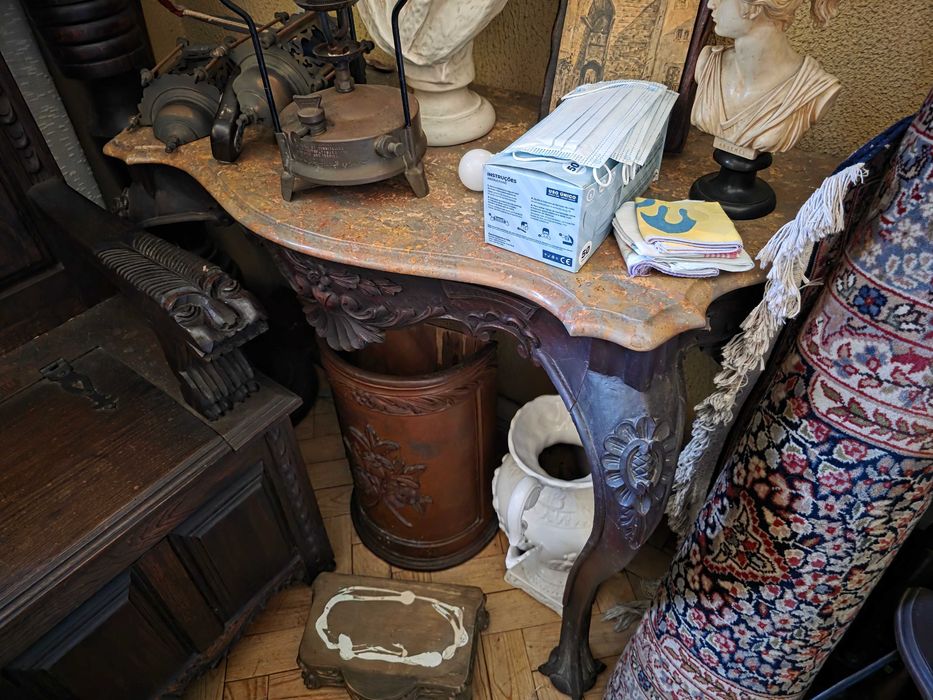 Mesa pedra ou marmore e madeira