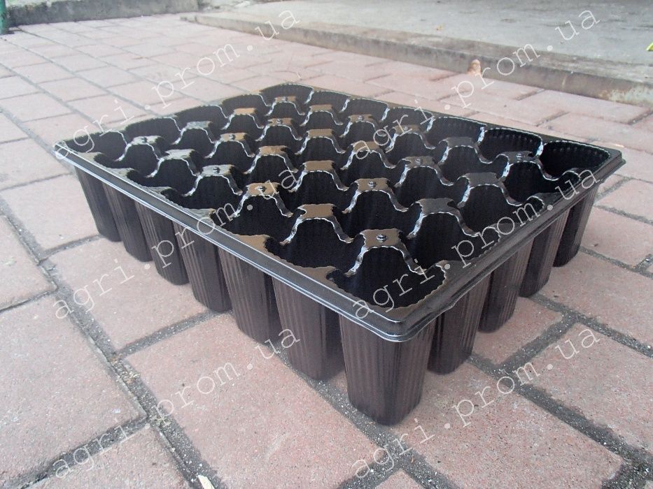 Касета для розсади на 35 великих вічок. Роздріб 41,48. Гурт 33,18