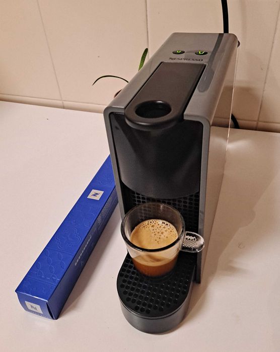 Máquina café Nespresso KRUPS Essenza Mini