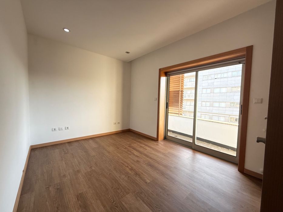 Excelente T3 Duplex em Paredes
