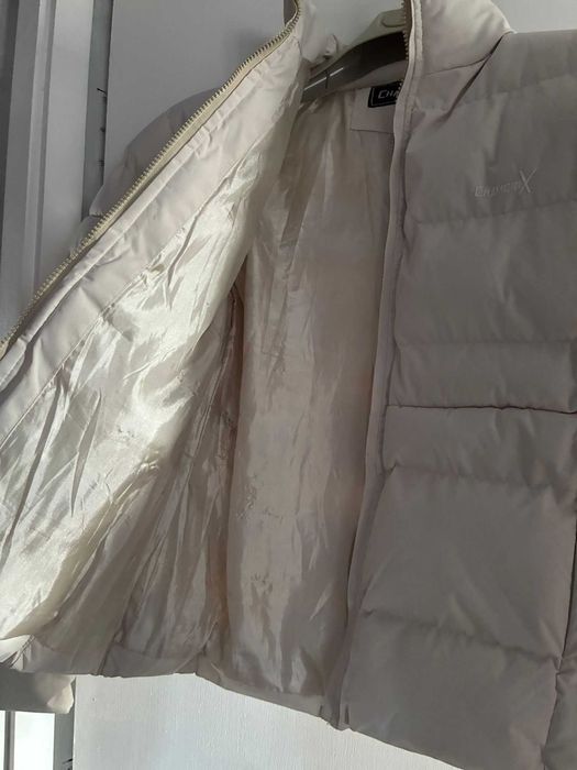 Casaco usado poucas vezes, Único defeito é o fecho estragado.