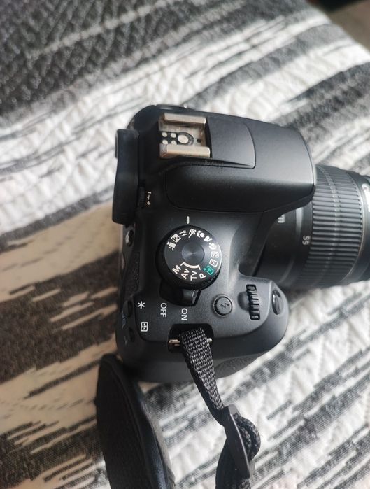 Camara Canon EOS 1300d como nova