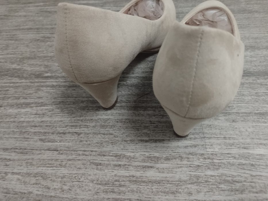 Sprzedam damskie buty rozmiar 36.