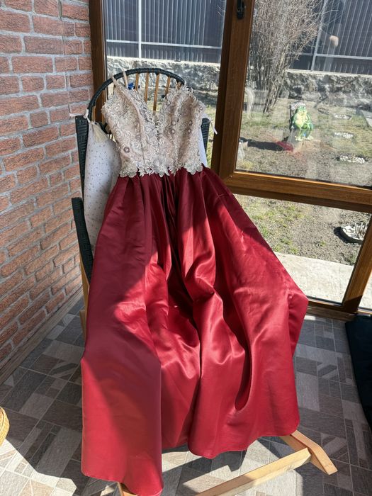 Сукня на випускний