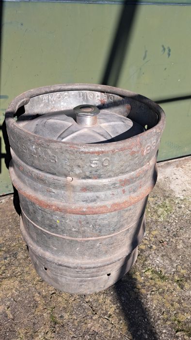 Botija  gpl de 60L e barril vazio de 50L e Motor AC mitsubishi pajero