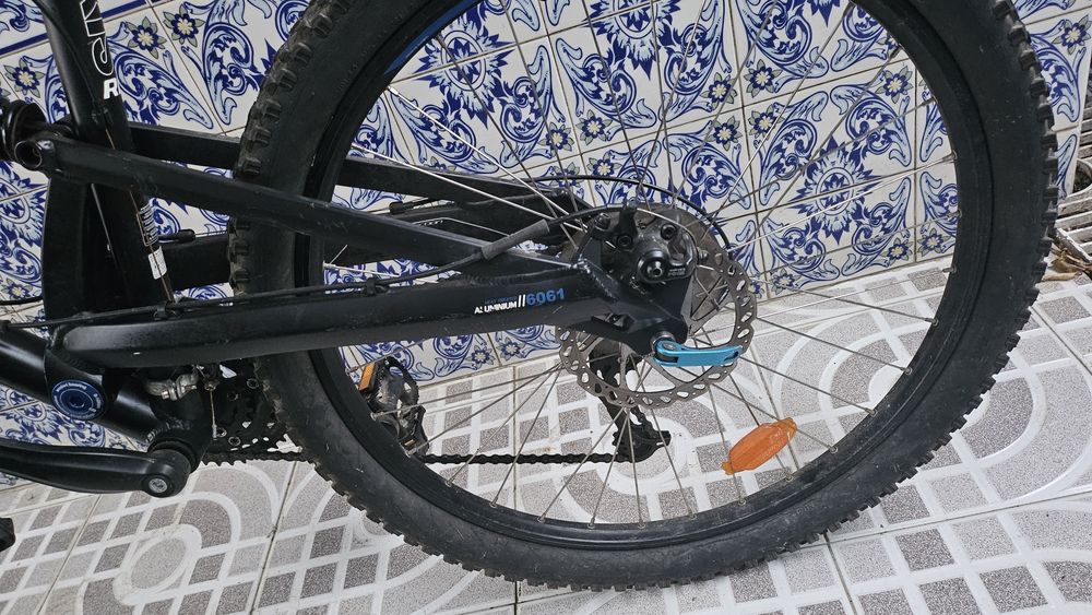 Bicicleta Rockrider com suspensāo integral