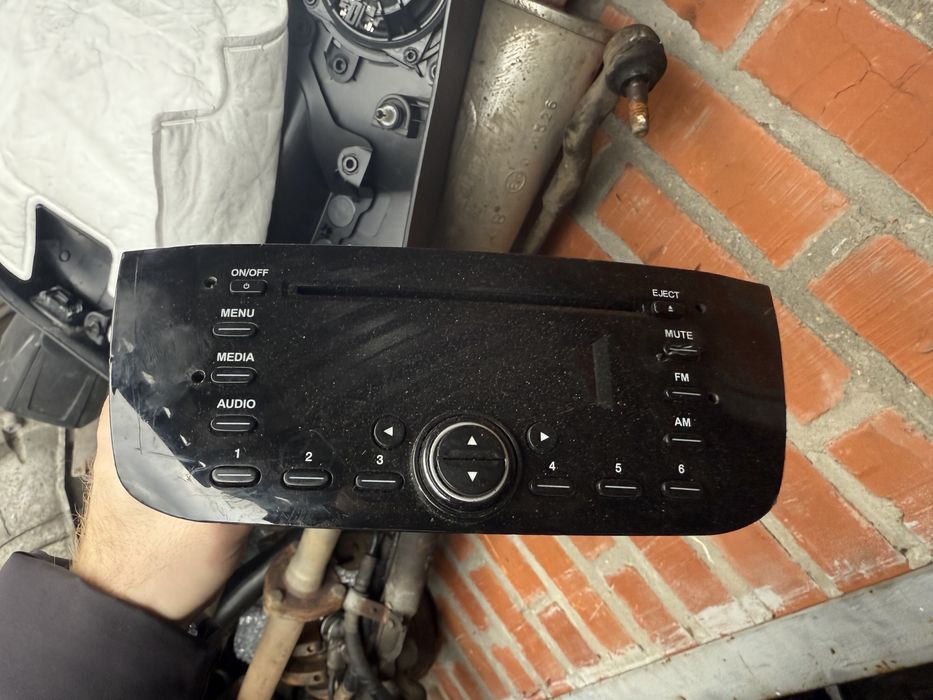 Б/У Автомагнитола fiat linea рестайлинг оригинал