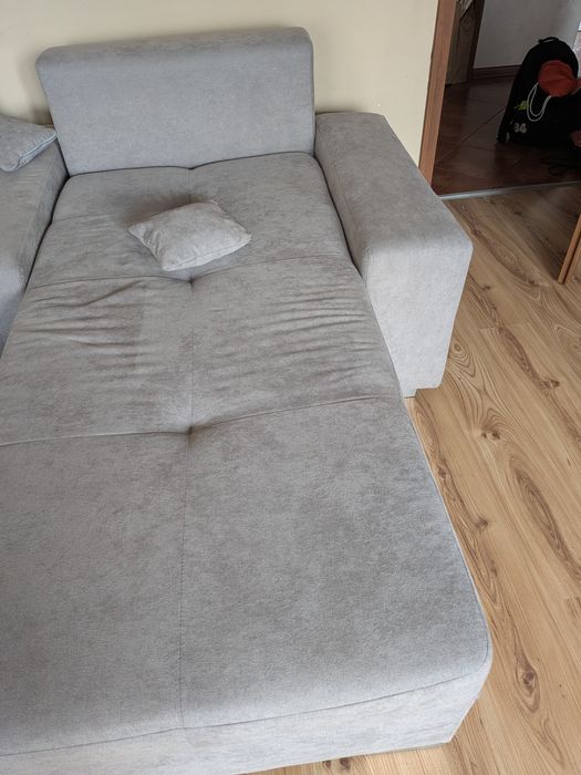 Leżanka  szara z poduszkami
