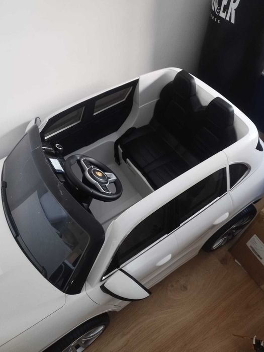 Carro elétrico de criança