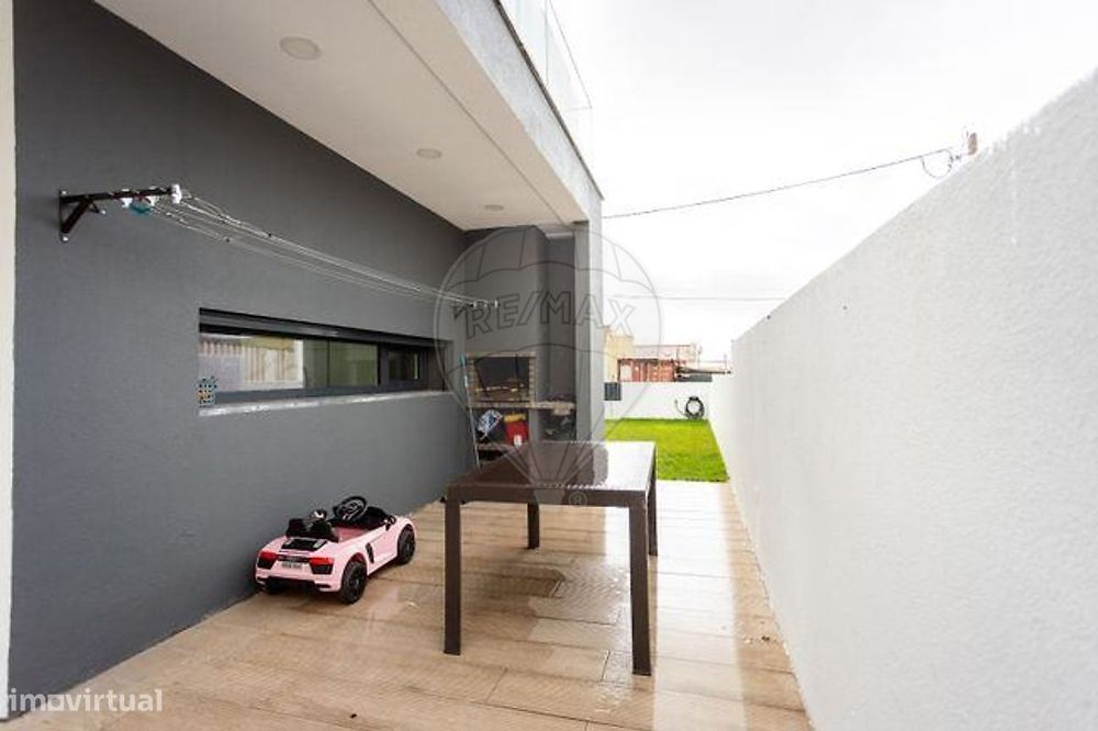 Moradia T5 para venda