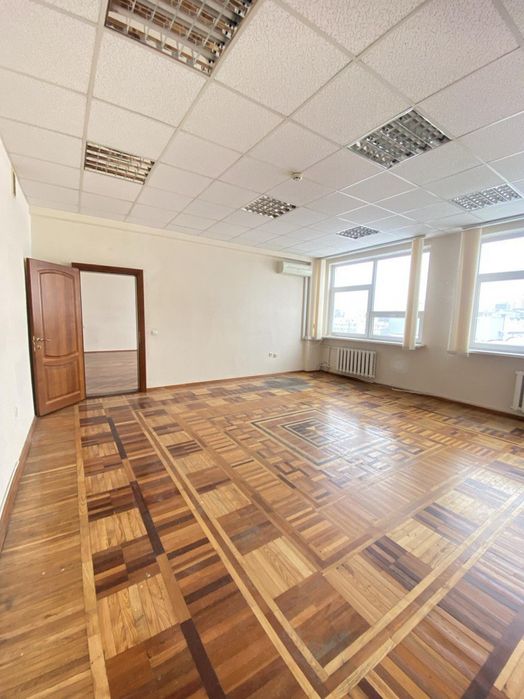 Оренда офісу на вул. Євгенія Сверстюка,23 на 66,7 м²