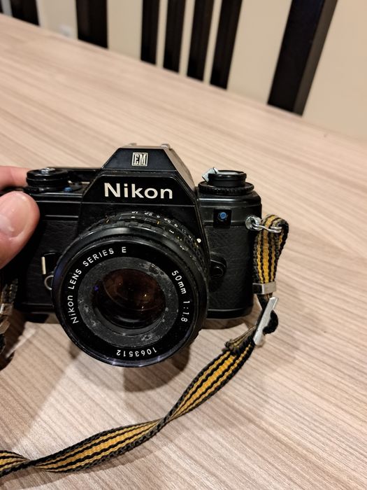 Vendo nikon em + Nikon Series E 50mm f/1.8