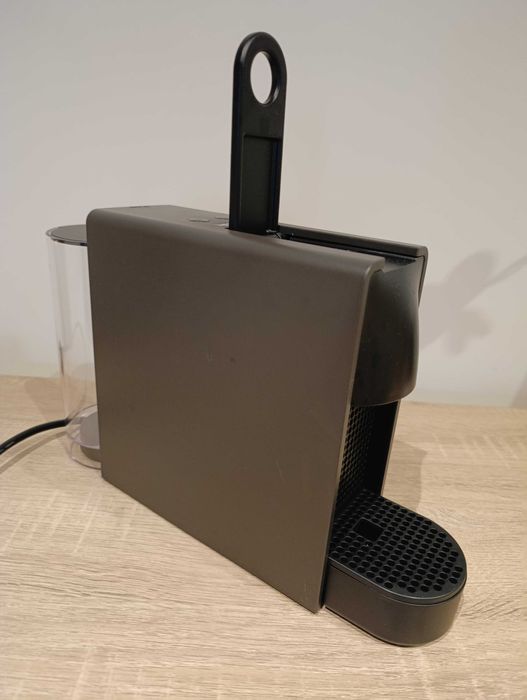 Máquina café Nespresso Essenza Mini
