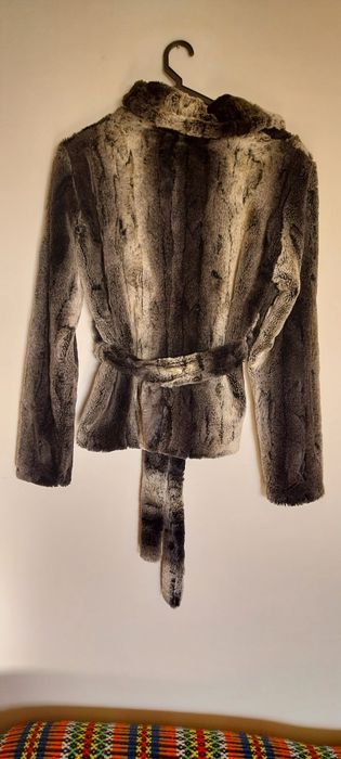 Casaco em pêlo preto e cinza