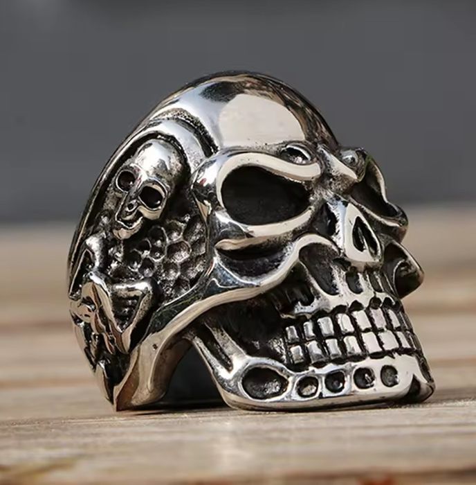 Продам колечко каблучка череп rap sk8 y2k