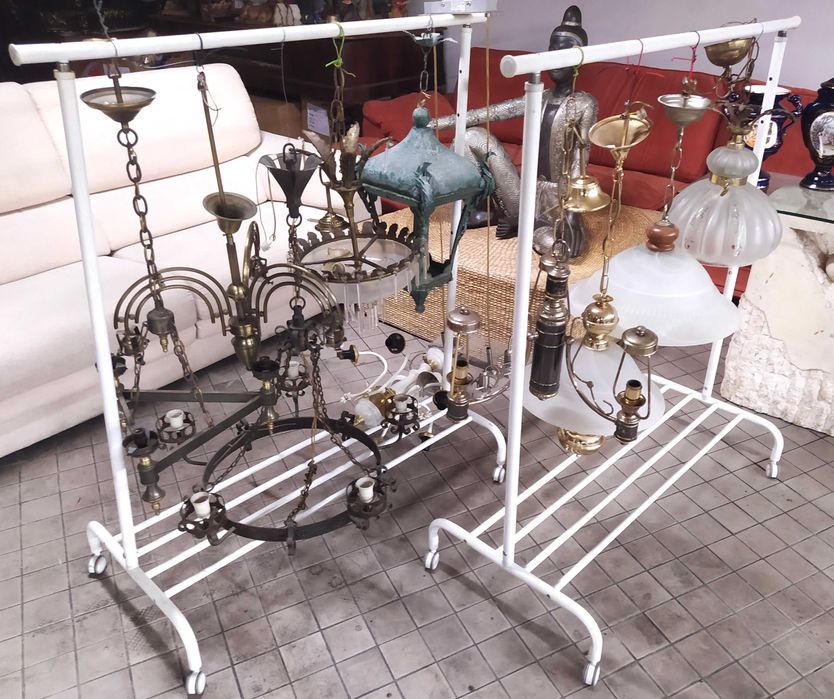 Vários candeeiros e Quadros grandes