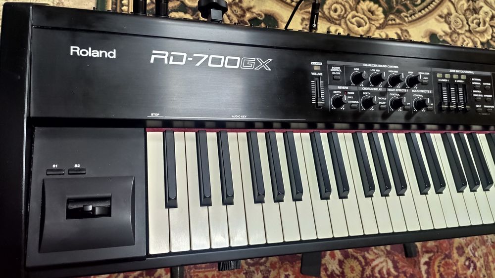 Продам сценическое электропиано Roland RD-700GX