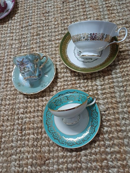 Várias chávenas de coleção