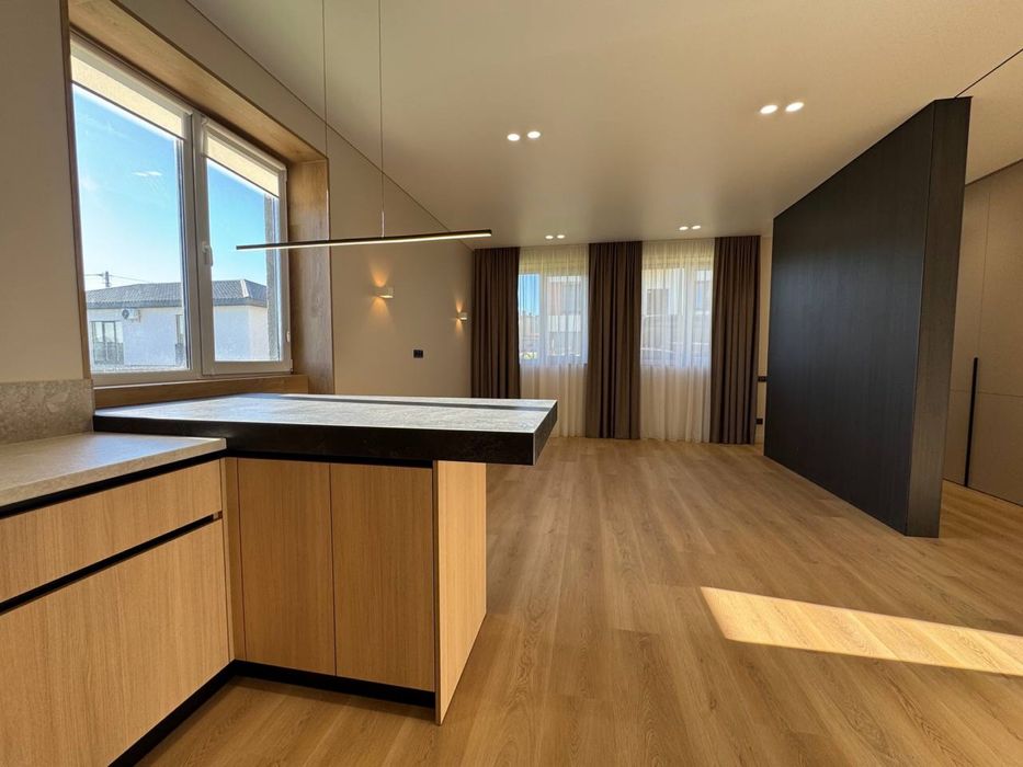 Продам котедж з ремонтом р-н Райський сад