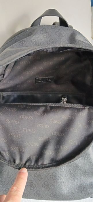 Mala Guess Nova com compartimento para computador