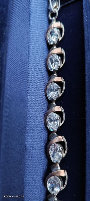 Срібні браслети з золотими вставками.