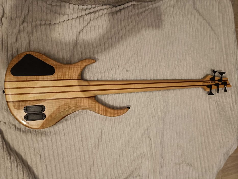 Baixo 5 cordas H.B. BZ-5000 Deluxe