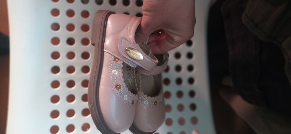 Туфельки для дівчинки