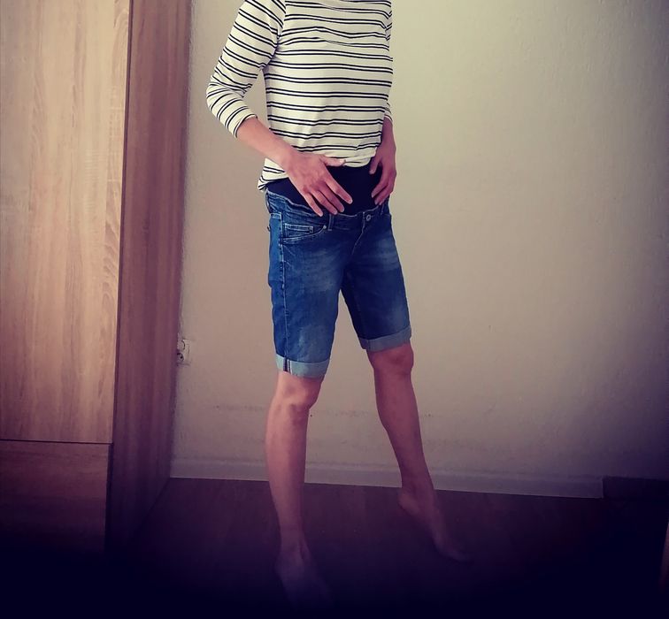 Wygodne jeansowe ciążowe krótkie spodenki H&M Mama