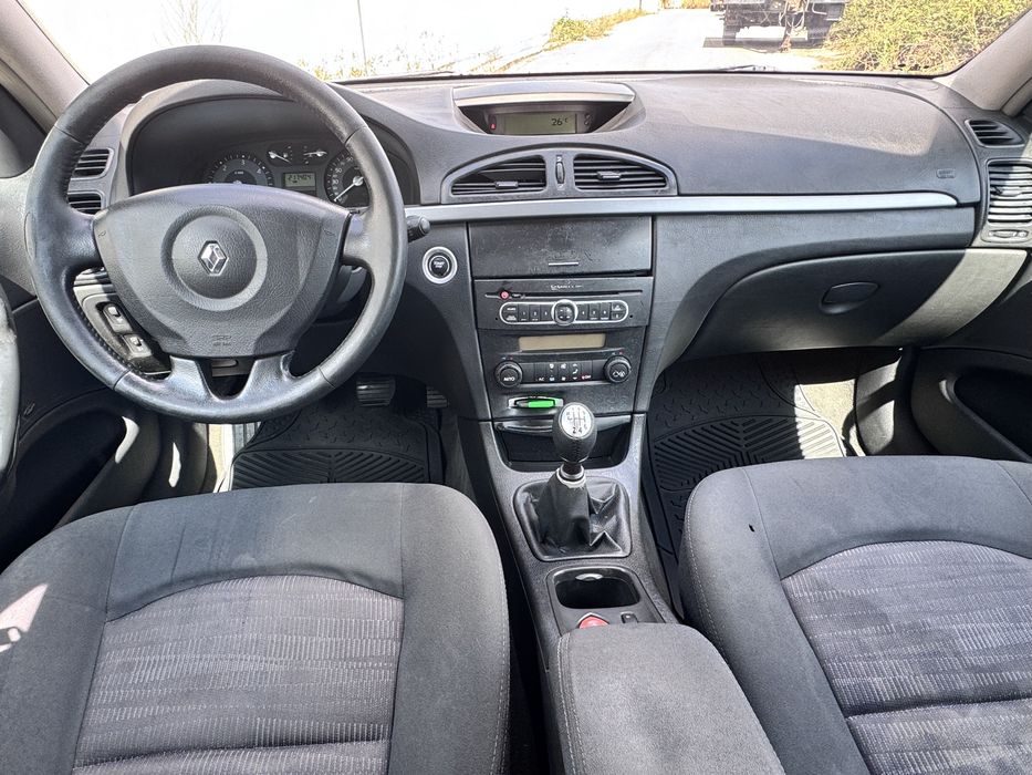 Renault Laguna — fotografia 6
