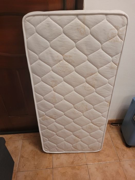 Vendo colchão c/ novo