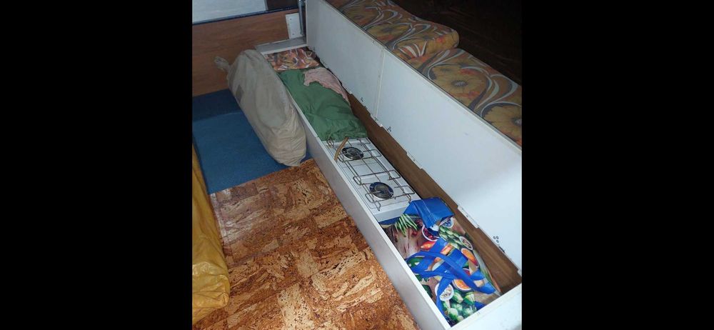 Auto tenda em bom estado geral, esta equipada, praticamente nova..
