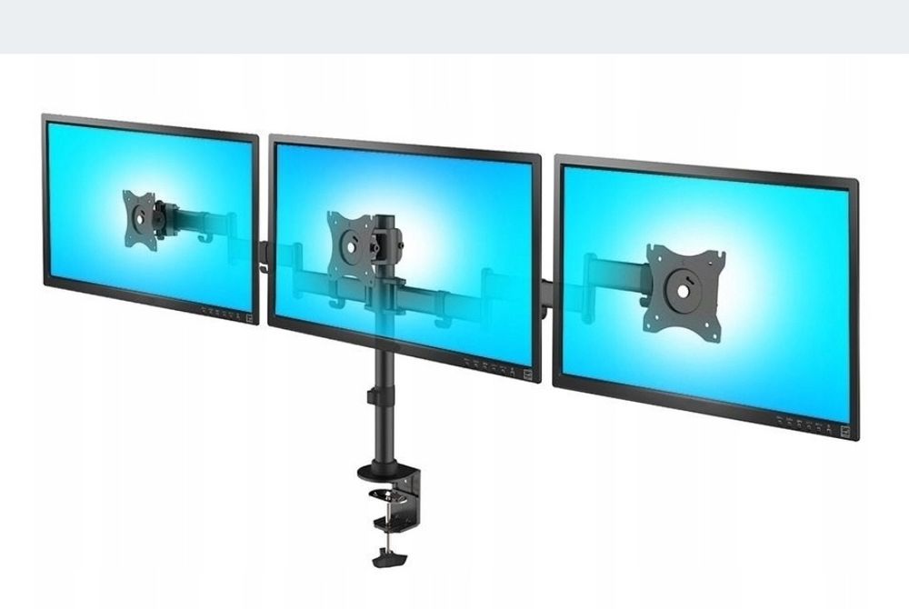3 monitory Dell na stojaku