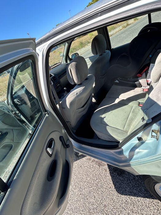 Renault Clio 1.2 16v 75cvs - 2001 - — photo 3
