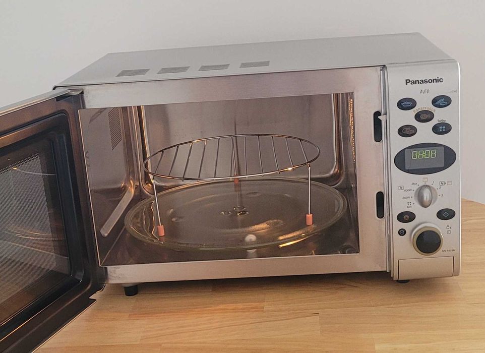 Vendo Microondas Panasonic 23L de capacidade com 600W