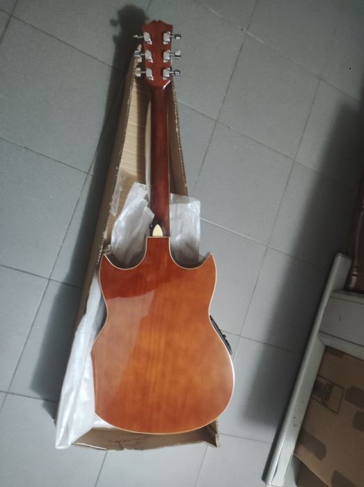 Set de guitarra eletroacústica com duplo cutaway