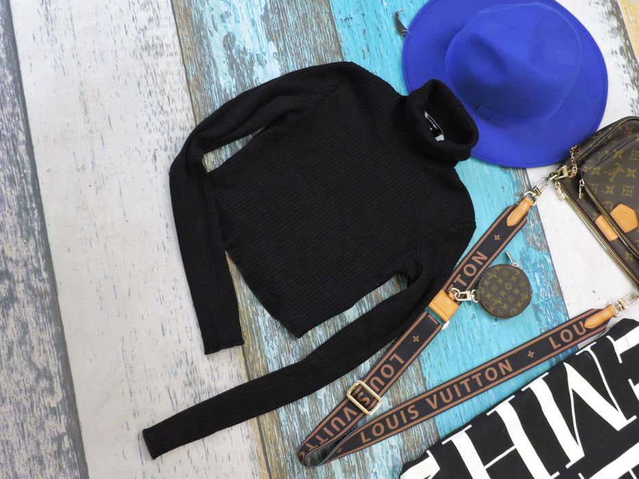 Bershka krótki sweterek prążek golf S