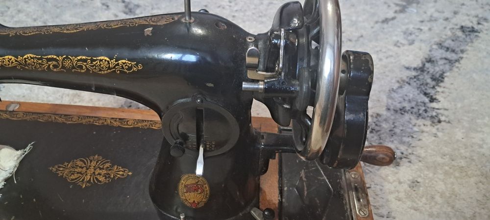 Швейна машинка з паспортом