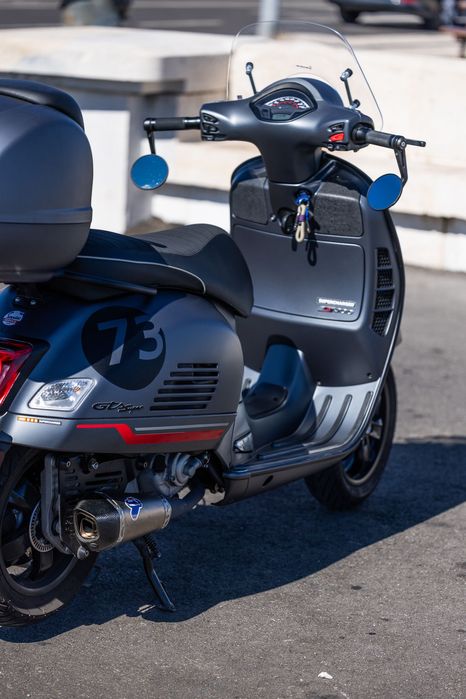 Vespa 300 GTS +Top Case + vidro proteção + Termignoni completo