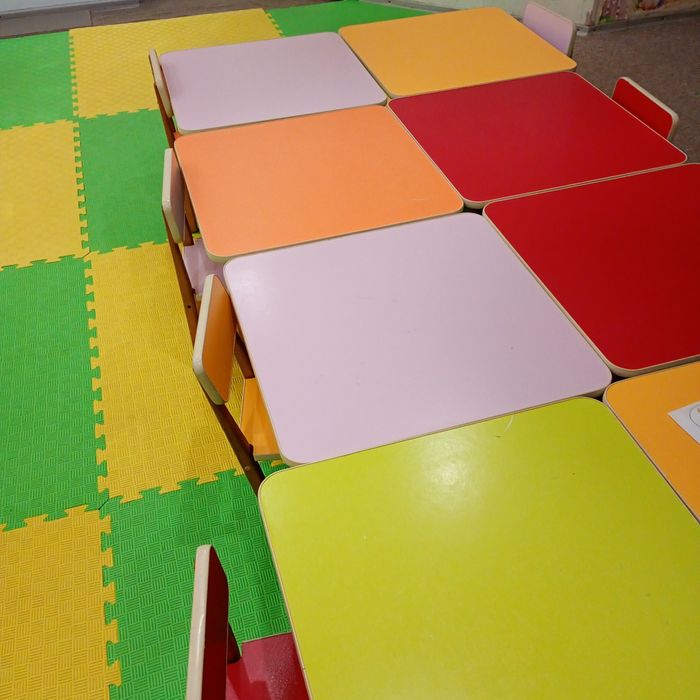 Продам дитячі столики 60*60