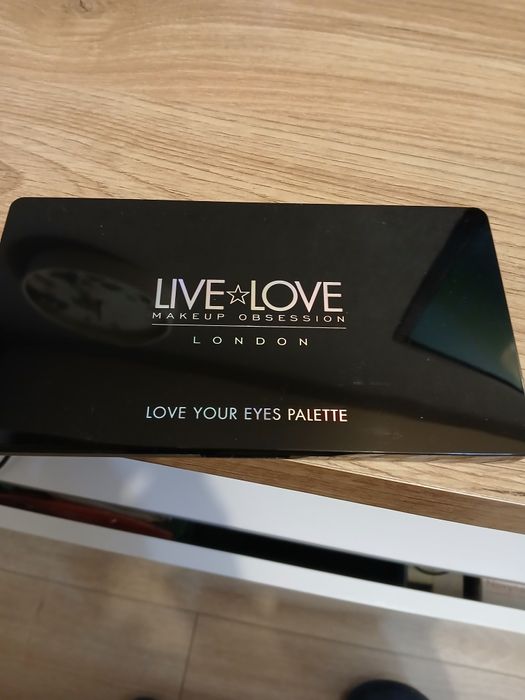 Cienie do powiek Live Love