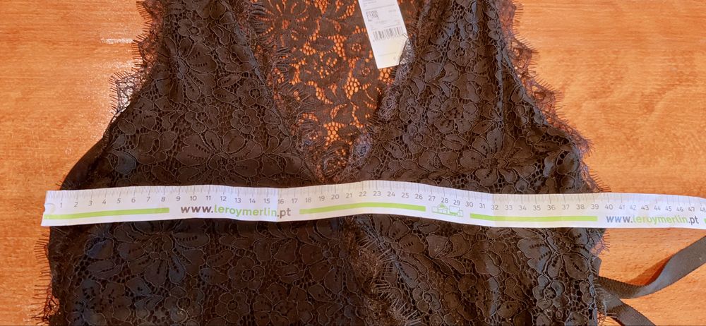 Body em renda preta da Benetton