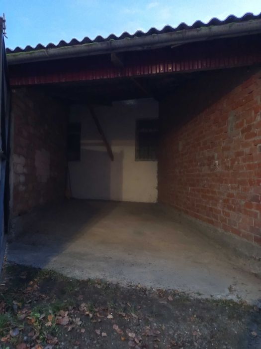 Гараж (без ями) в центрі міста по вулиці 29 березня