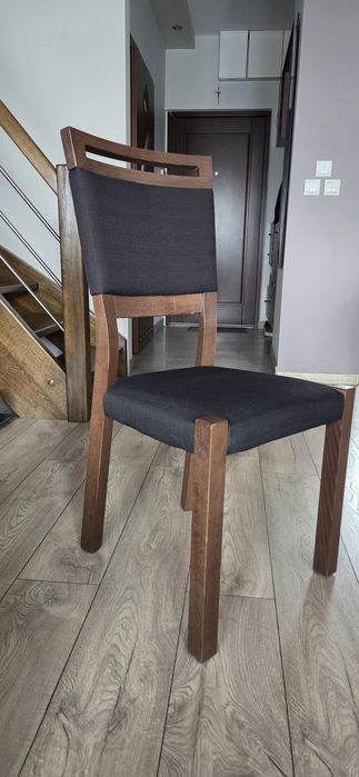 Krzesła BRW z kolekcji Alhambra