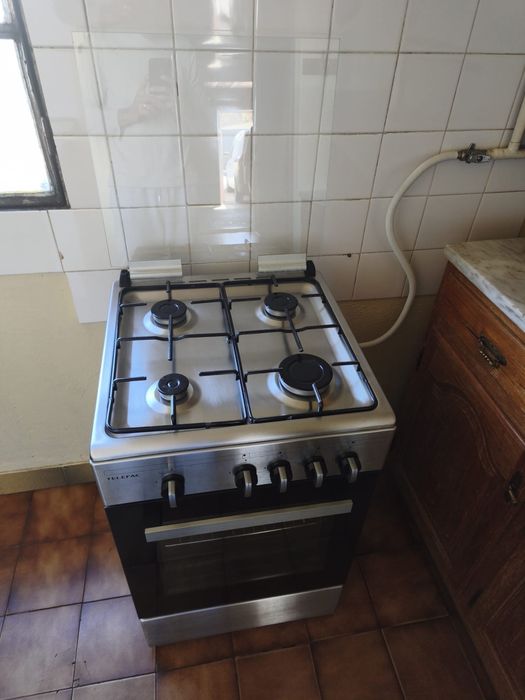 Fogão a Gás 4 bocas com mangeira nova.