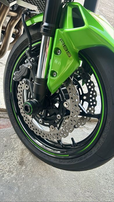 Kawasaki z900 akrapovic